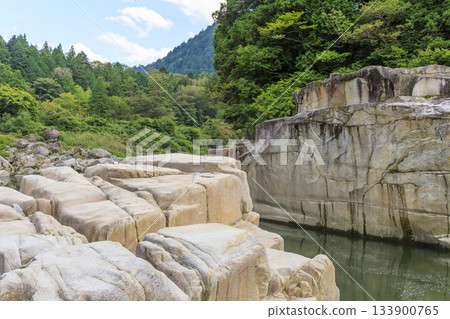 Nezamenotoko, Agematsu Town, Nagano Prefecture: A beautiful rocky valley surrounded by lush forests and clear streams 133900765