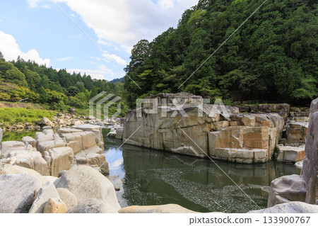 長野縣上松町根座之谷：一個被茂密森林和清澈溪流環繞的美麗岩石山谷 133900767