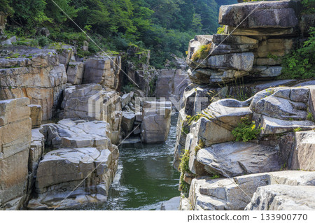 Nezamenotoko, Agematsu Town, Nagano Prefecture: A beautiful rocky valley surrounded by lush forests and clear streams Nezamenotoko, Agematsu Town, Nagano Prefecture: A beautiful rocky valley surrounded by lush forests and clear streams 133900770