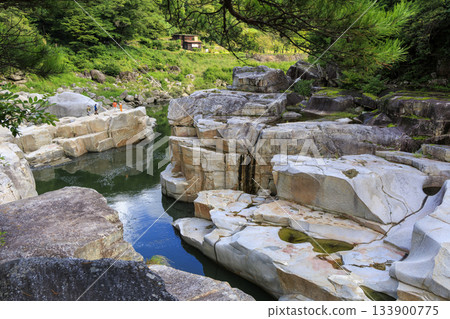 Nezamenotoko, Agematsu Town, Nagano Prefecture: A beautiful rocky valley surrounded by lush forests and clear streams 133900775
