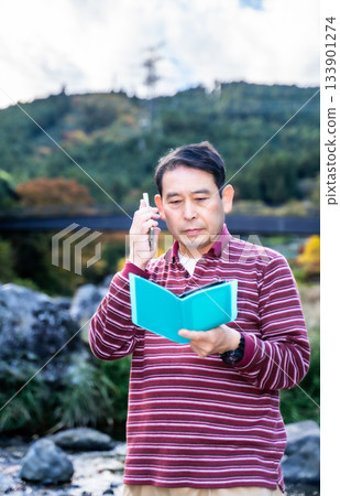 一個人呼籲智能手機 一個人呼籲智能手機 133901274