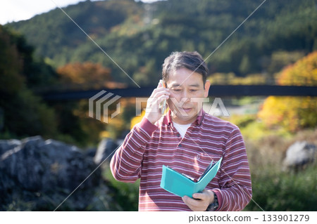 一個人呼籲智能手機 一個人呼籲智能手機 133901279