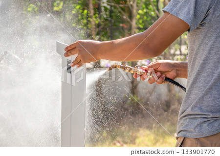 air conditioning cleaning service with water spray 133901770