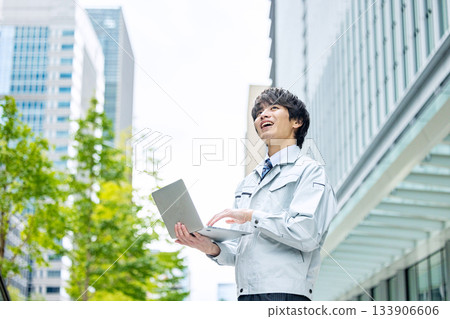 A young man wearing work clothes 133906606