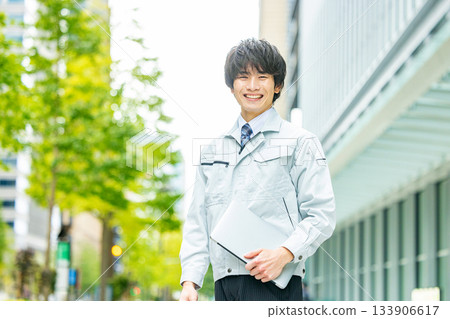 A young engineer 133906617