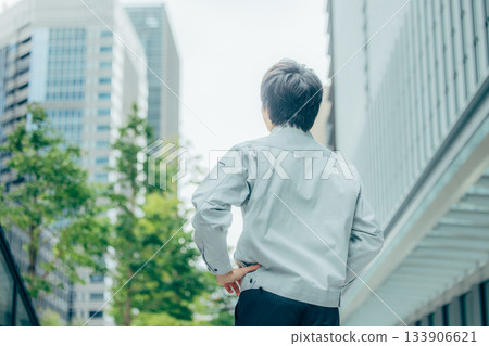 身著工作服的商人，背影，未來 133906621