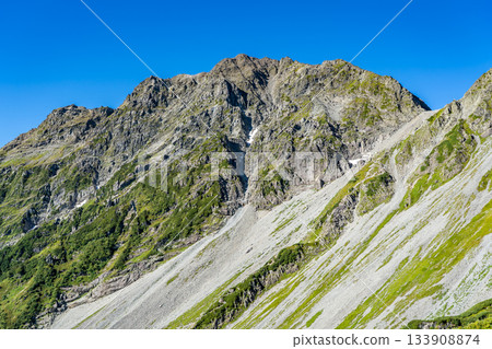 從北穗高山南脊眺望奧穗高山。攀登北阿爾卑斯山脈的北穗高山 133908874
