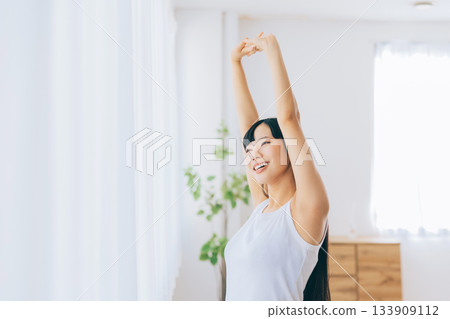 Woman beauty morning 133909112