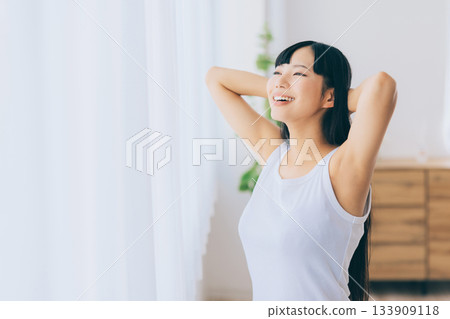 Woman beauty morning 133909118