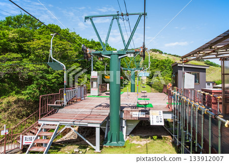 Scenery around the summit of Mt. Gozaisho (Komono Town, Mie Prefecture) 133912007