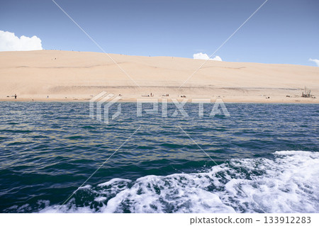 Seascape and beachgoers in the Southwest of France 133912283