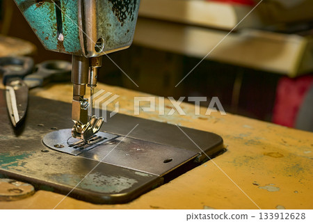 Sewing machine mechanism.Tailor workshop 133912628
