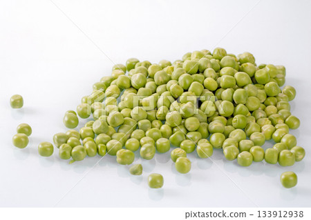 Fresh green peas bunch on white background - a vibrant, healthy food element Fresh green peas bunch on white background - a vibrant, healthy food element 133912938