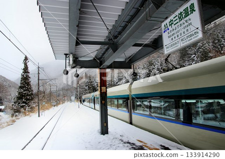 Snow Country, Okukinu... 500 series [Limited Express Liberty Aizu] at the frozen Nakamiyoi Onsen Station 133914290