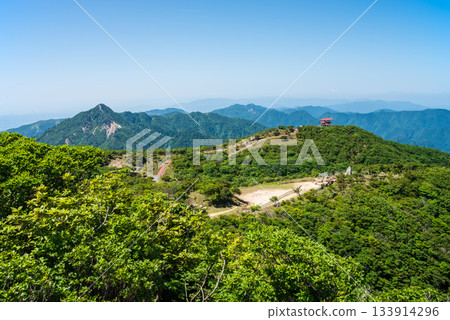 從禦在丈山頂峰的湖景台上眺望的景色 從禦在丈山頂峰的湖景台上眺望的景色 133914296