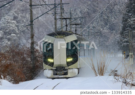 Snow country, Minamiaizu ... Going on a frozen railroad [Limited Express Liberty] 500 series 133914335
