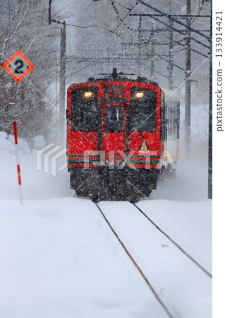 Aizu Railway Rapid AIZU Mount Express from Kinugawa Onsen to Minamiaizu on frozen railway tracks 133914421