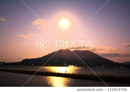 Winter Moon Diamond seen from Yojiro Beach 133914786