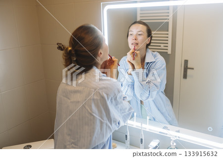 Craft set of diverse sentences that all share same core meaning 133915632