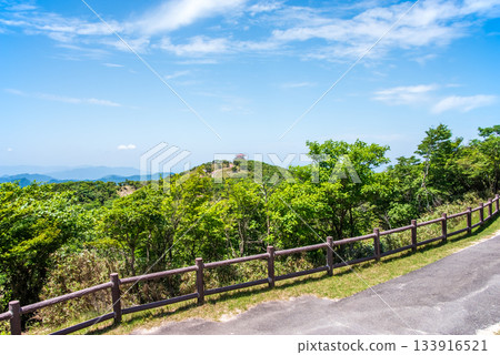 五在丈山上的蔥鬱綠意，令人心曠神怡的山景（三重縣駒野町） 133916521