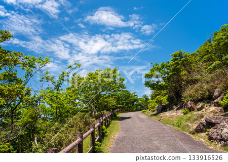 五在丈山上的蔥鬱綠意,令人心曠神怡的山景(三重縣駒野町) 五在丈山上的蔥鬱綠意,令人心曠神怡的山景(三重縣駒野町) 133916526
