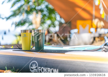 露營場景與不鏽鋼保溫杯 133916616