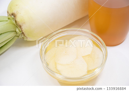 Honey daikon 133916884