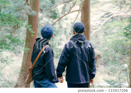 A scene of a couple in their 60s visiting a shrine A scene of a couple in their 60s visiting a shrine 133917206