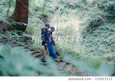 A scene of a couple in their 60s visiting a shrine A scene of a couple in their 60s visiting a shrine 133917213