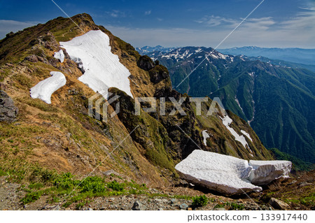 可遠眺谷川山、沖繩山耳、旭山、越後三山及荒澤山。 133917440