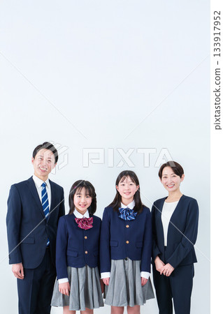 Family, parent and child, entrance ceremony, graduation ceremony 133917952