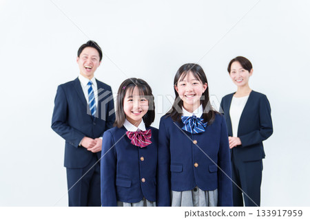 家庭、父母與孩子、入學典禮、畢業典禮 133917959