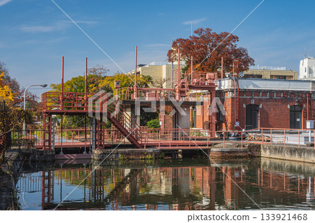 京都市琵琶湖運河，深秋時節 133921468