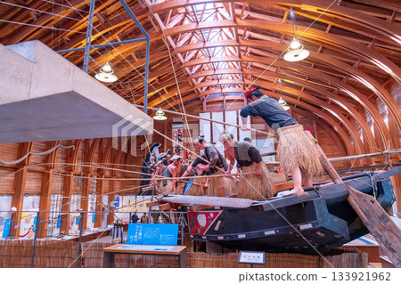 位於三重縣鳥羽市鳥羽海博物館內的一艘鰹魚捕撈船正在展出。 133921962