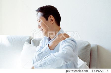 Senior man suffering from stiff neck Senior man suffering from stiff neck 133922193