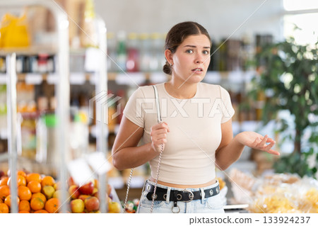 Young woman buyer forgot what she wanted to buy Young woman buyer forgot what she wanted to buy 133924237