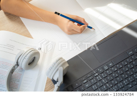 Image of remote study/Studying with a PC and notebook 133924784