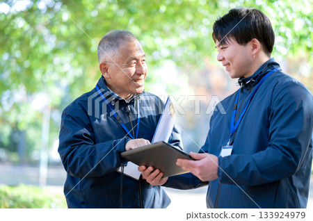 支持日常生活的工作人員 133924979