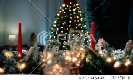 decorate table for Christmas dinner 133925006