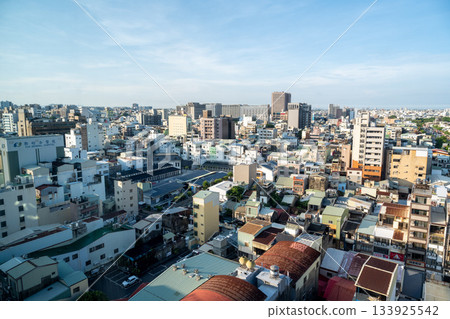 台灣台南,2025年6月30日:藍天下的台南市鳥瞰圖。 台灣台南,2025年6月30日:藍天下的台南市鳥瞰圖。 133925542