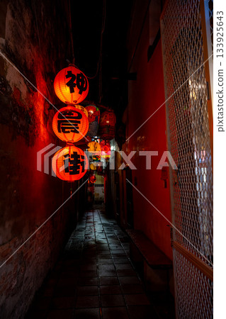 2025年6月29日,台灣台南:神農街巷。台灣最著名的歷史街道的夜景。 2025年6月29日,台灣台南:神農街巷。台灣最著名的歷史街道的夜景。 133925643