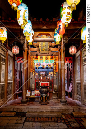 台灣愛南市 – 2025年6月29日：金華寺位於神農街，是一座歷史悠久的寺廟，擁有傳統建築風格 133926174
