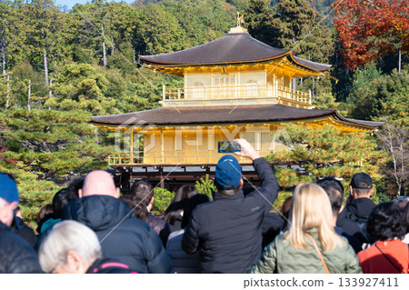 Kinkakuji Temple in Kyoto, bustling with foreign tourists Kinkakuji Temple in Kyoto, bustling with foreign tourists 133927411