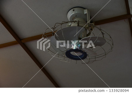 Old-fashioned ceiling fan Old-fashioned ceiling fan 133928094