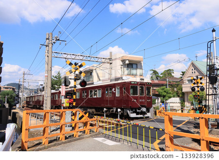 阪急光洋線6000系列車抵達宿川站 133928396