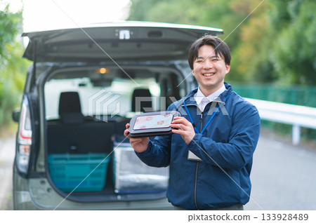 送餐員 133928489
