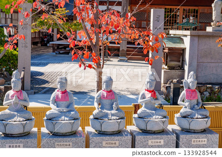 神戶須磨寺的秋景,石佛像 神戶須磨寺的秋景,石佛像 133928544
