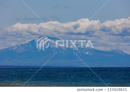 Mount Iwaki seen across the Sea of Japan (Nakadomari Town) Mount Iwaki seen across the Sea of Japan (Nakadomari Town) 133928631