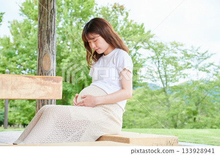 Pregnant woman park nature Pregnant woman park nature 133928941