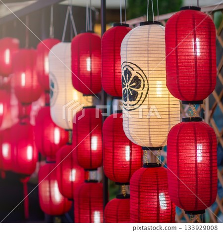 Japanese lanterns decorated in cherry blossm festival. 133929008